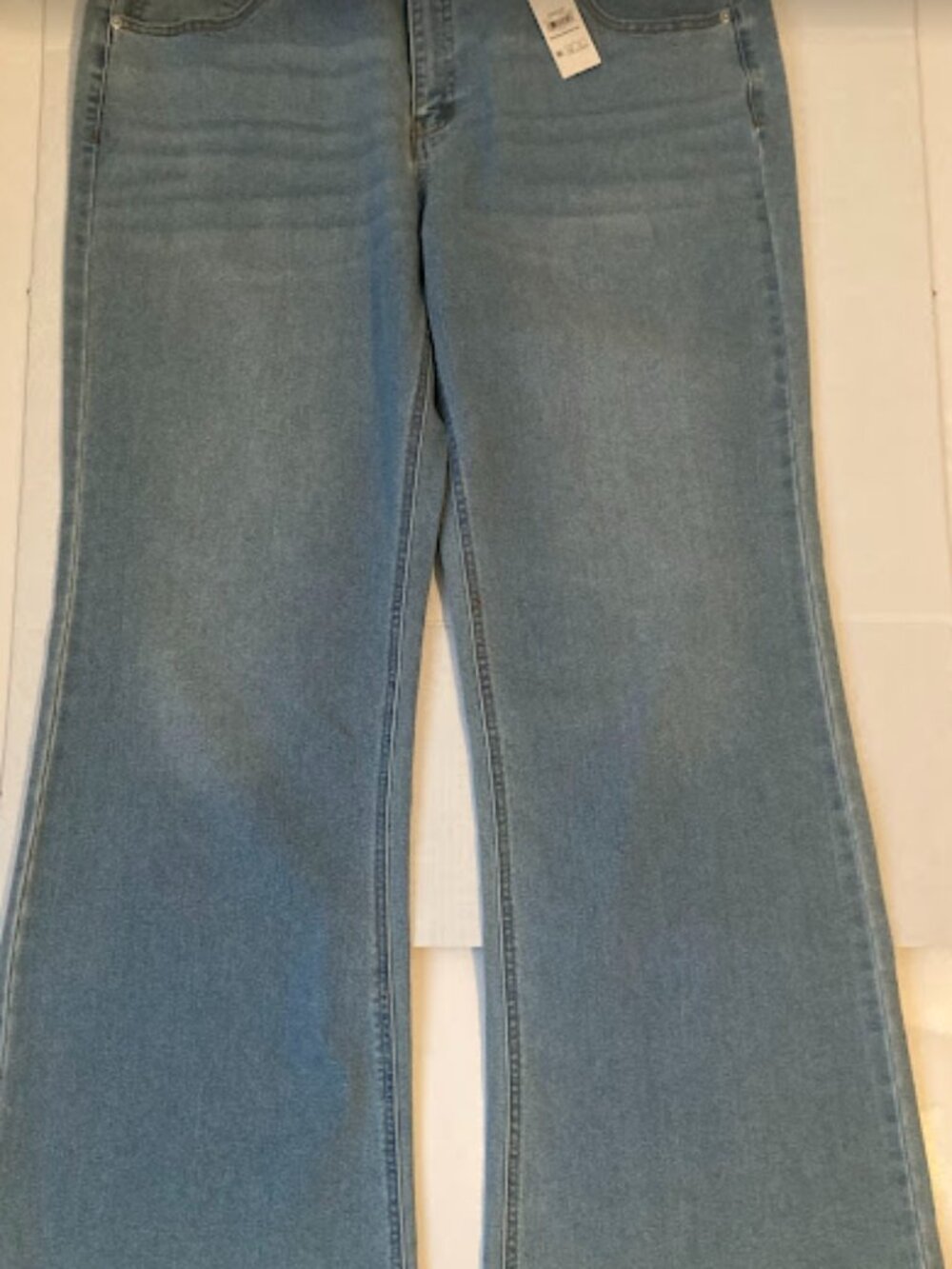 Women's No Boundaries MidRise Relaxed Fit Flare Leg Jeans 16